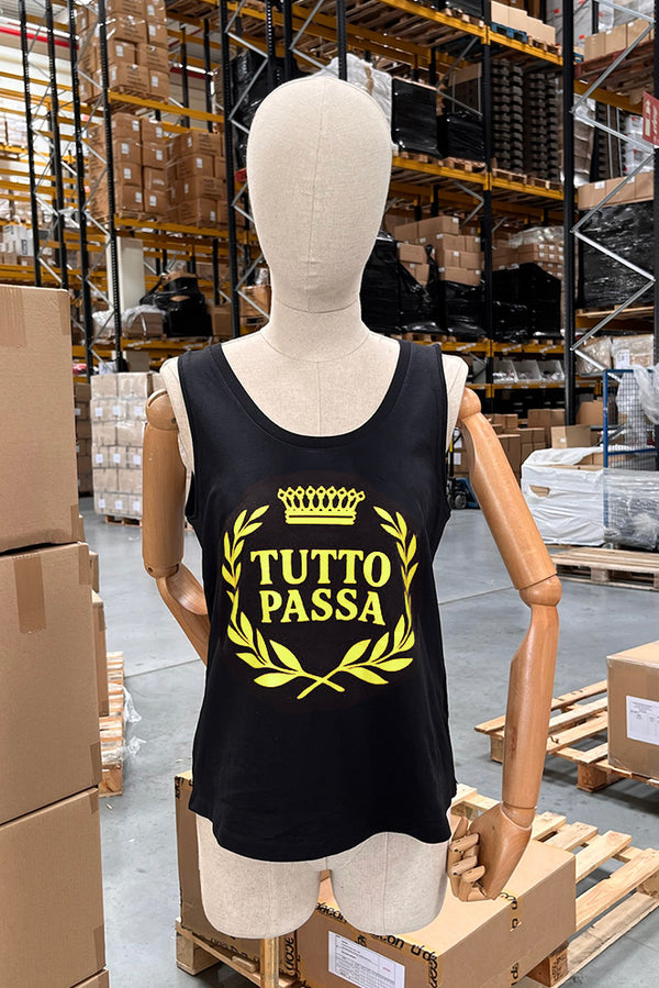 Camiseta negra TUTTO PASSA amarillo