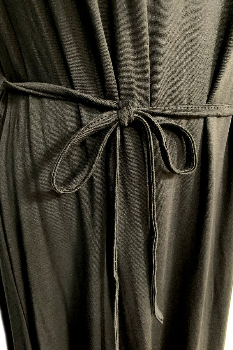 VESTIDO NEGRO CON CINTURÓN
