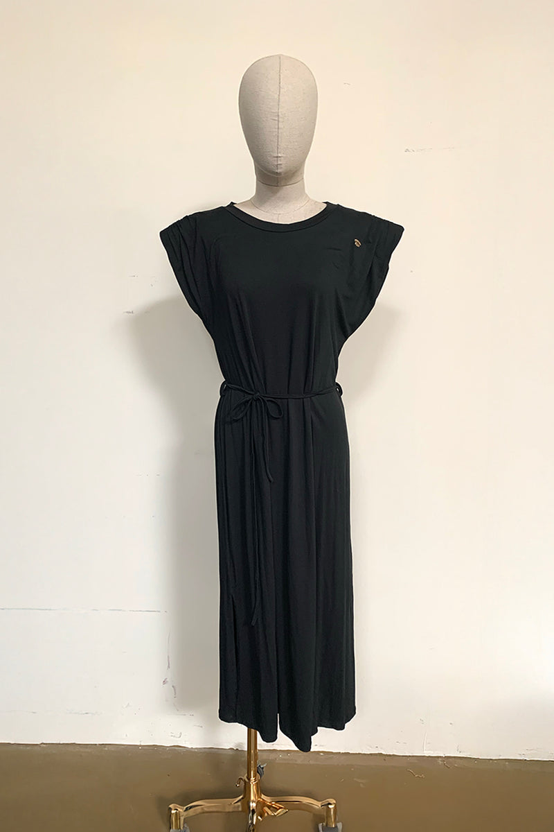 VESTIDO NEGRO CON CINTURÓN