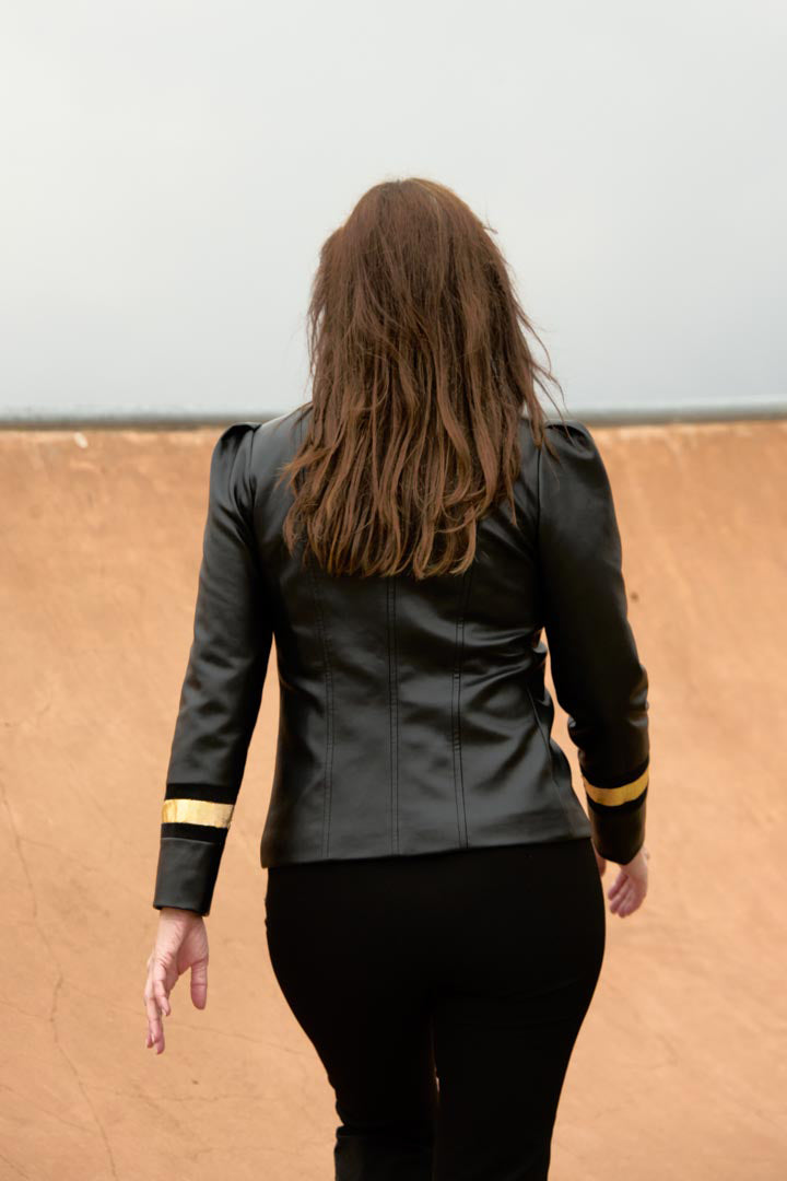 PREVENTA Chaqueta CONDECORADA cuero vegano negro