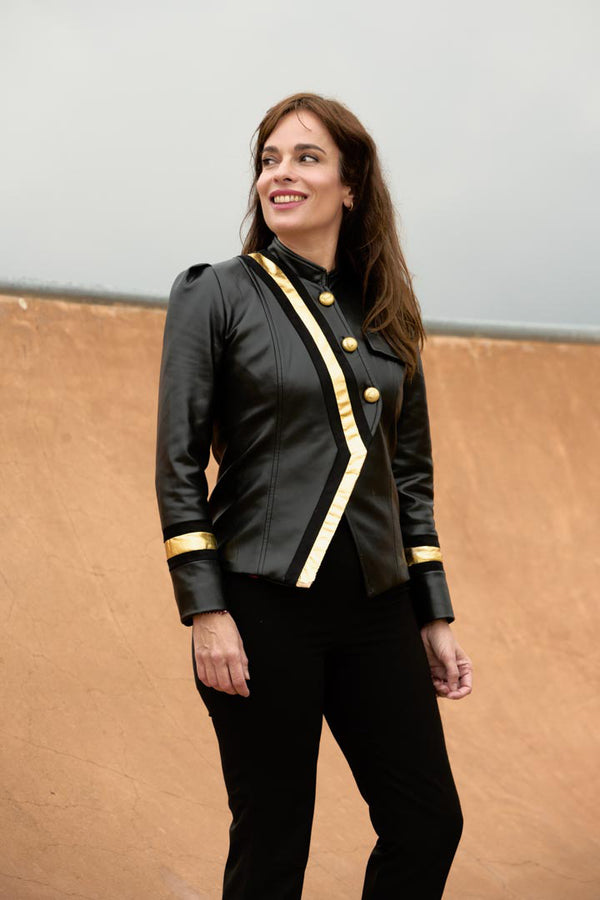 PREVENTA Chaqueta CONDECORADA cuero vegano negro