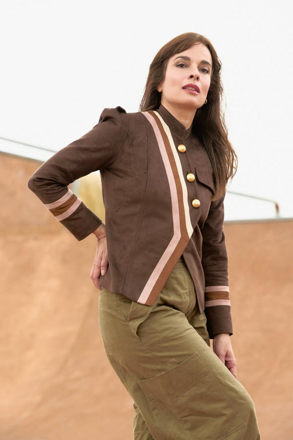 PREVENTA Chaqueta CONDECORADA ante vegano marrón chocolate